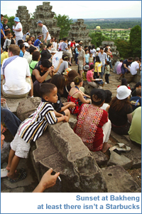 Bakheng crowds await sunset