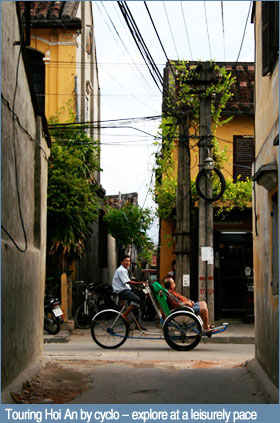 Touring Hoi An by cyclo -- explore at a leisurely pace Touring Hoi An by cyclo -- explore at a leisurely pace