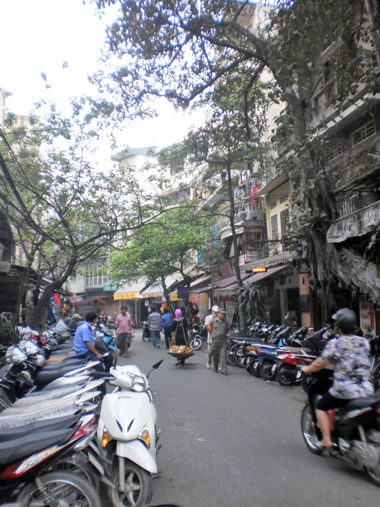 Motorbikes and narrow streets - Hanoi in a nutshell.