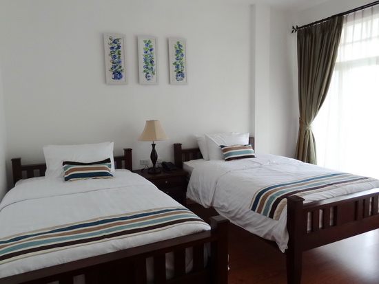 Deluxe room with twin beds and a street-view balcony.