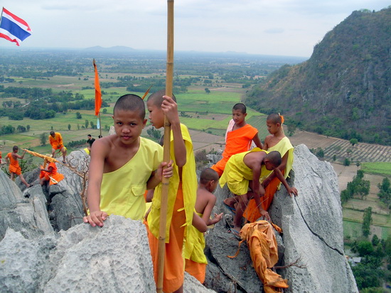 Novice monks from the SET-supported Kiriwong school.