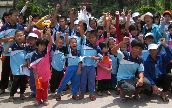 Kids from Saengsawan orphanage enjoy an outing.