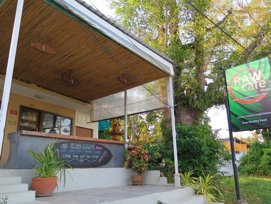 Atsumi offers artful raw food at its roadside cafe.